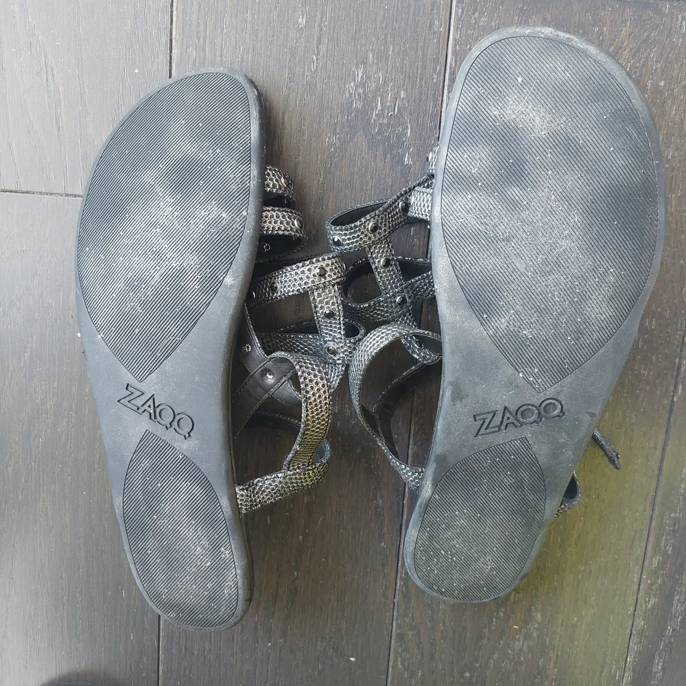 *Never Worn* Zaqq Quba Barefoot Sandals. Barefoot Shoes - Picture 4 of 8